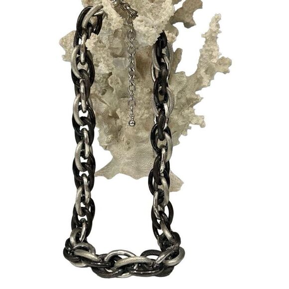 Vtg Chunky Link Statement Necklace Black & Silver Triple Oval Chain Adjustable - Picture 4 of 11